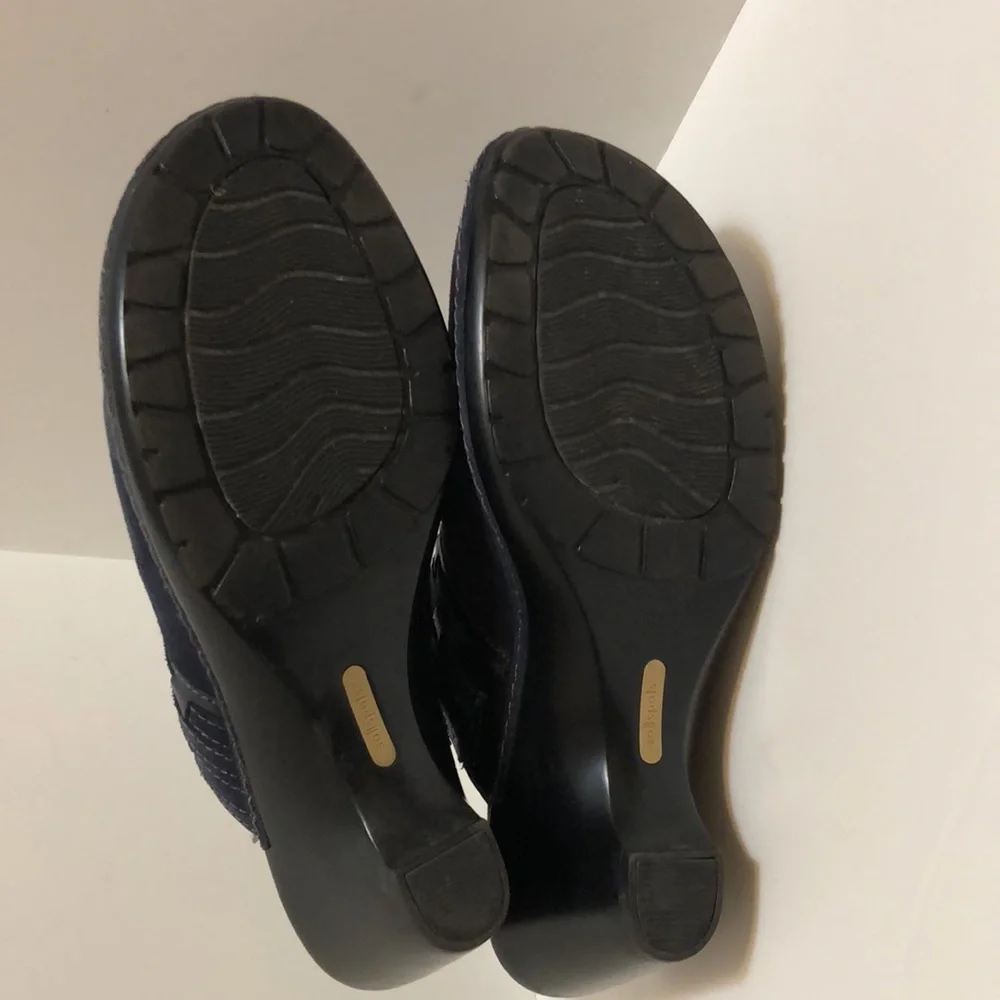 Blue soft spots size 9.5 M